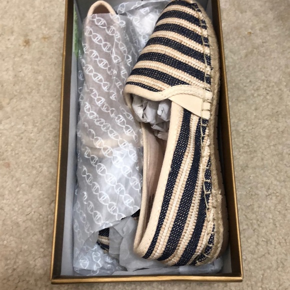 Flat Espadrilles with white/blue stripes - Picture 2 of 9